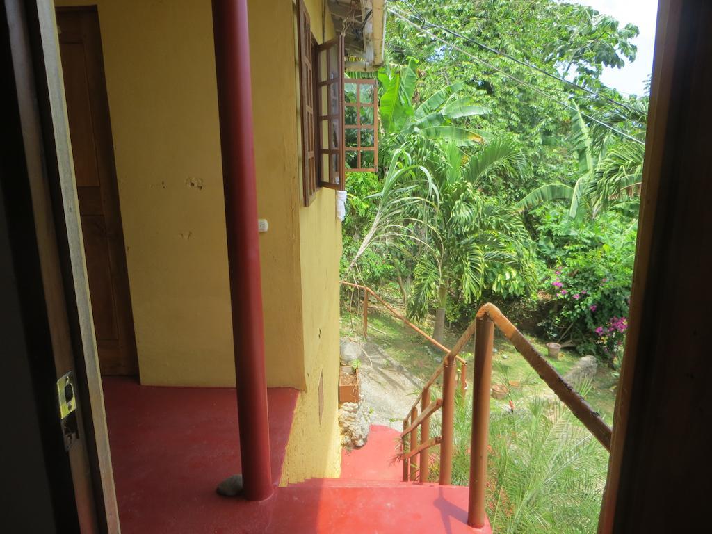 La Familia Guest House And Natural Farm Port Antonio Exterior foto