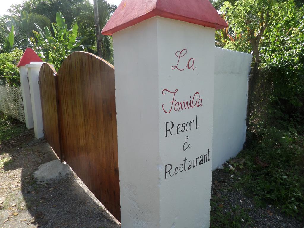 La Familia Guest House And Natural Farm Port Antonio Exterior foto